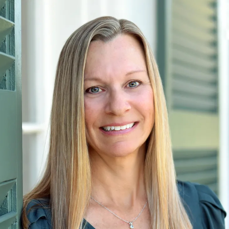 Head and shoulders photo of Jeanne Wiegand
